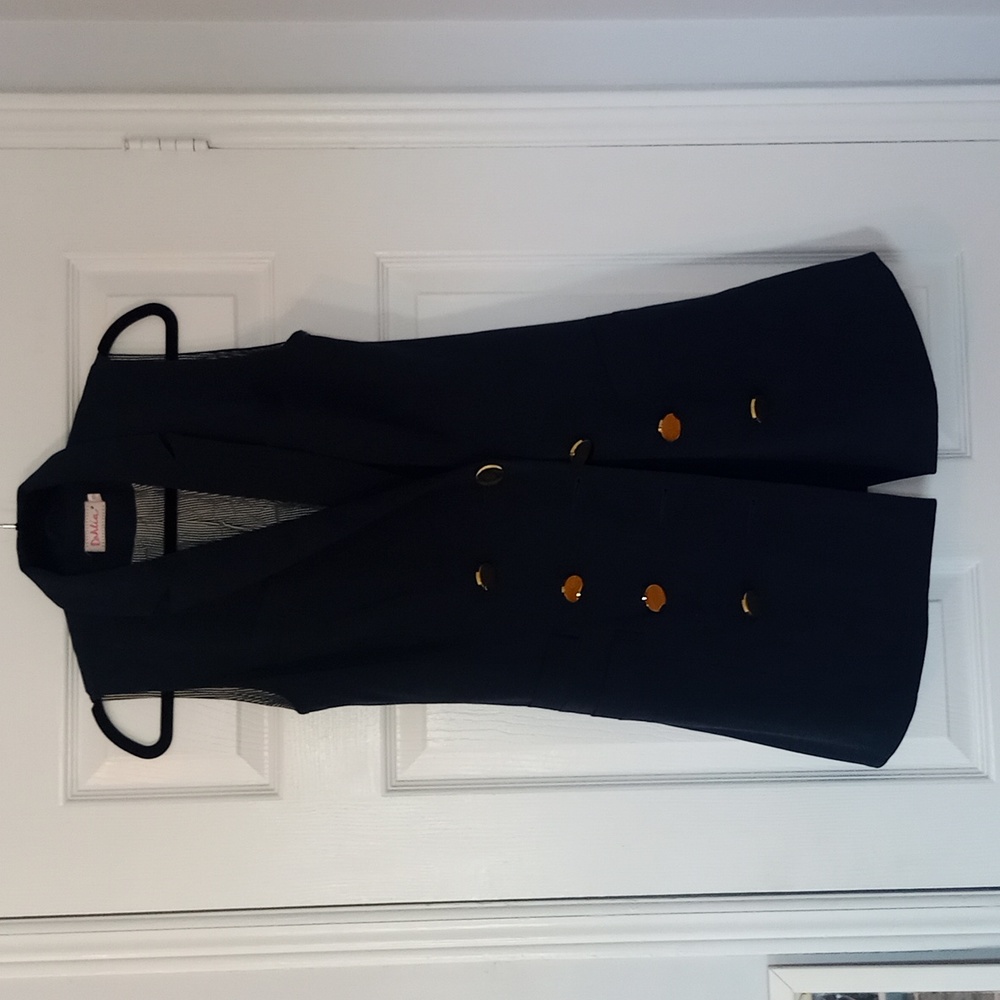 Adorable sleeveless dress